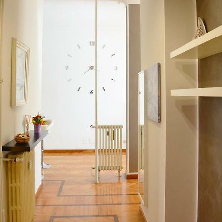 Meta Italy da Silvia Apartment Milan Bagian luar foto